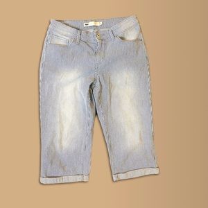 Levi’s women’s conductor Capri striped pants size 8